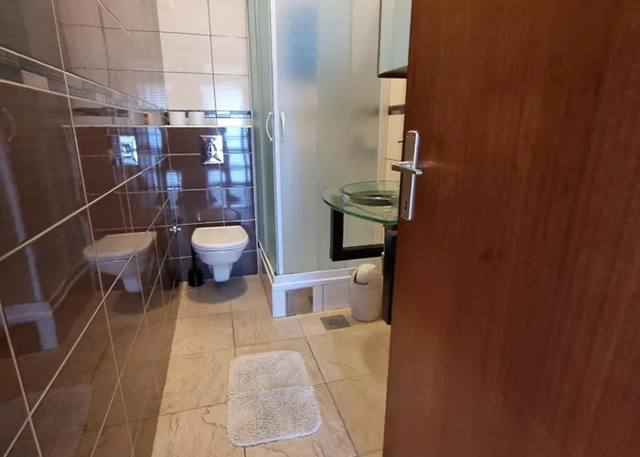 Oliva Konukevi Makarska