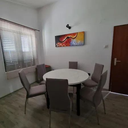 Konukevi Oliva 3*